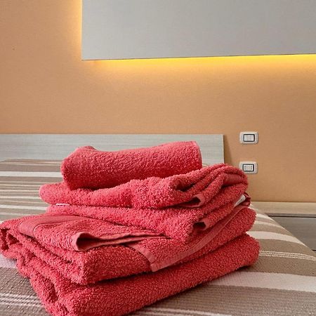 Casa Daura - Your Comfortable Apartment In Bologna - Parking Exterior foto