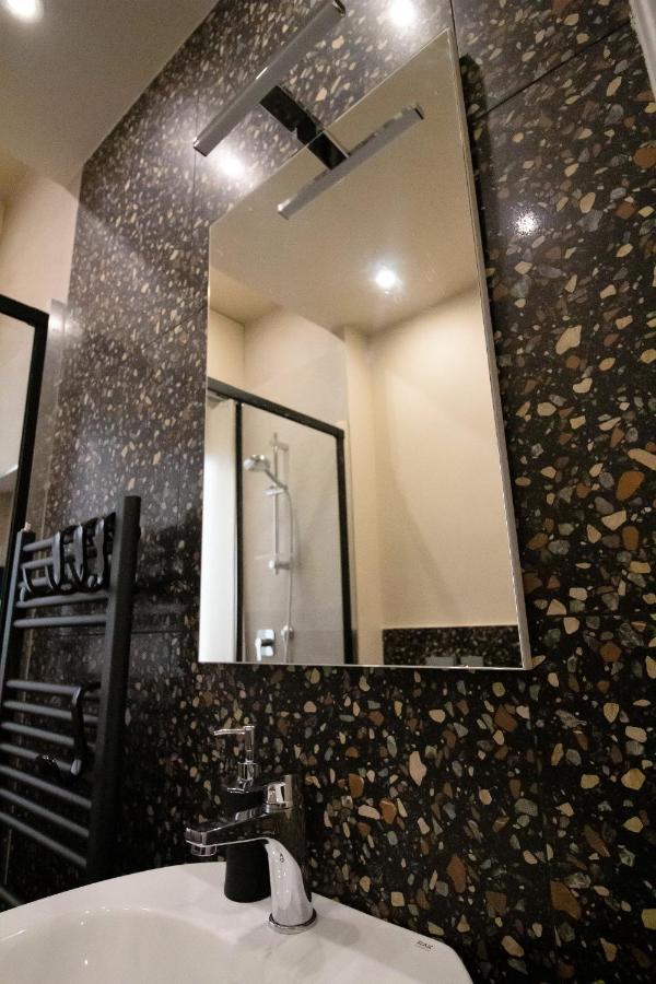 Casa Daura - Your Comfortable Apartment In Bologna - Parking Exterior foto