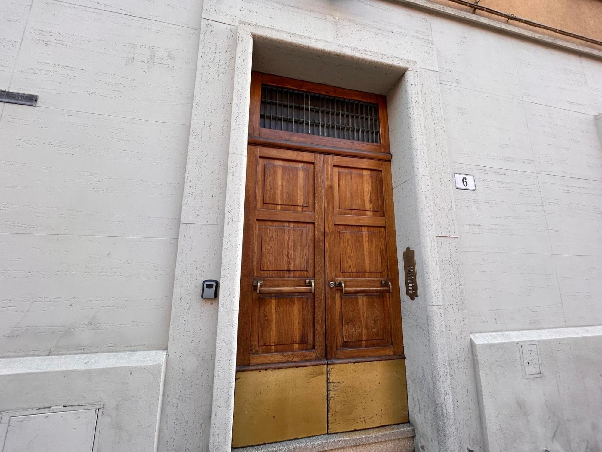 Casa Daura - Your Comfortable Apartment In Bologna - Parking Exterior foto